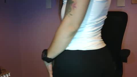 anabelucci_ online show from 9, 3, 2026