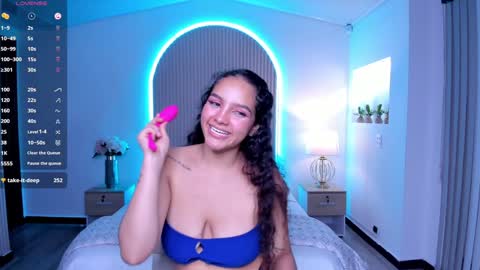 Snapshot of anahi_curlie1 chatting on 17, 12, 2024 Anahi Curlie online show from 17, 12, 2024
