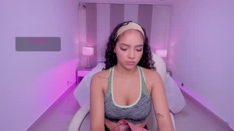 Snapshot of anahi_curlie1 chatting on 4, 2, 2025 Anahi Curlie online show from 4, 2, 2025