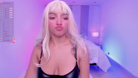 Snapshot of anahi_curlie1 chatting on 5, 2, 2025 Anahi Curlie online show from 5, 2, 2025