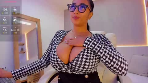 Snapshot of anahi_ryan chatting on 7, 1, 2025 Ana online show from 7, 1, 2025