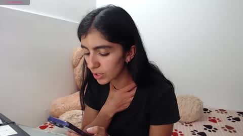 Anahi Browns online show from 27, 3, 2026