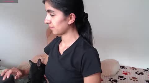 Anahi Browns online show from 1, 4, 2026