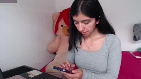 Anahi Browns online show from 9, 6, 2026