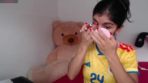 Snapshot of anahibrowns95 chatting on 7, 7, 2026 Anahi Browns online show from 7, 7, 2026