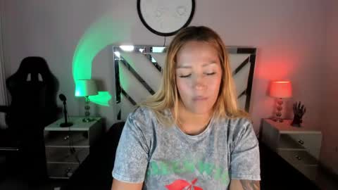 Snapshot of anahii_jones chatting on 5, 3, 2025 Anah Jones online show from 5, 3, 2025