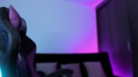      help me to get 100 thumps up  online show from 24, 1, 2025