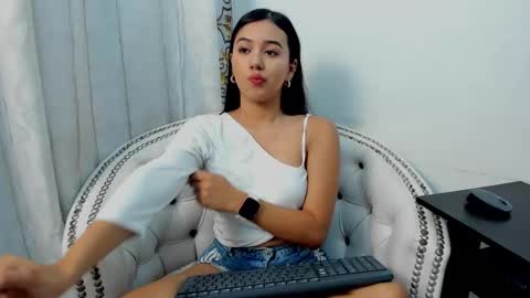 analia18  online show from 8, 3, 2025