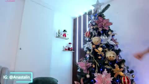 Snapshot of anastalin chatting on 3, 12, 2025 Ana Stalin online show from 3, 12, 2025