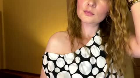 Snapshot of anavelle chatting on 9, 6, 2026 Ana online show from 9, 6, 2026