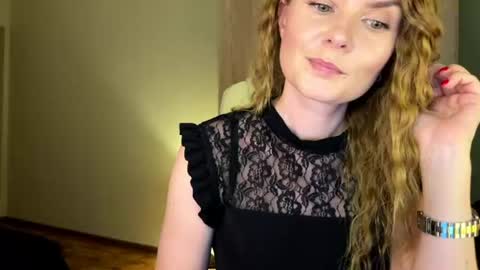 Snapshot of anavelle chatting on 4, 7, 2026 Ana online show from 4, 7, 2026