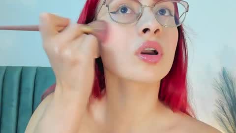 Andra Cyrus online show from 3, 3, 2025