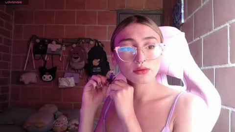 Snapshot of andrea_camila chatting on 25, 5, 2026 Andrea online show from 25, 5, 2026