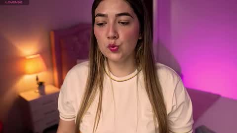 Snapshot of andrea_garciat chatting on 11, 10, 2025 Andrea online show from 11, 10, 2025