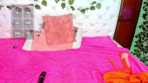 Naomi Andrea Daviss online show from 21, 1, 2025