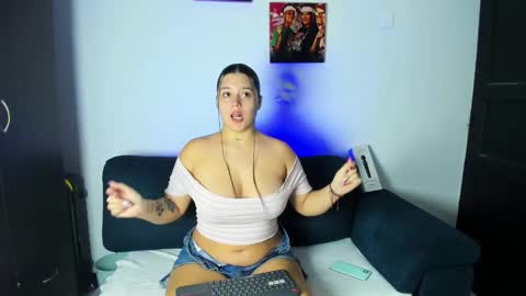 Snapshot of andreaandkarina chatting on 5, 10, 2025 Andrea Karina online show from 5, 10, 2025