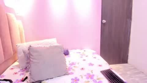 Snapshot of andreasweet2 chatting on 11, 11, 2025 A n d r e a S w e e t online show from 11, 11, 2025