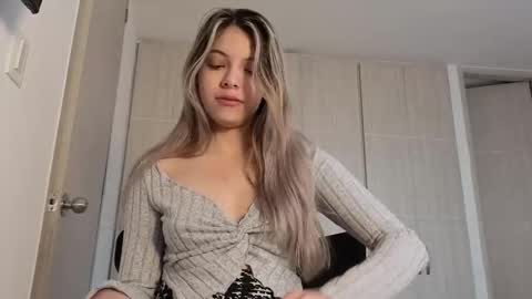 Snapshot of andreau_19 chatting on 19, 12, 2025 andreau 19 online show from 19, 12, 2025