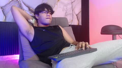 Snapshot of andreh_hot chatting on 9, 11, 2025 Andreh online show from 9, 11, 2025