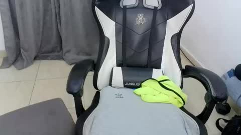 andres180950734 online show from 17, 1, 2026