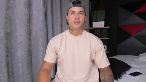 Snapshot of andres_clark chatting on 12, 1, 2025 insta andres clark online show from 12, 1, 2025