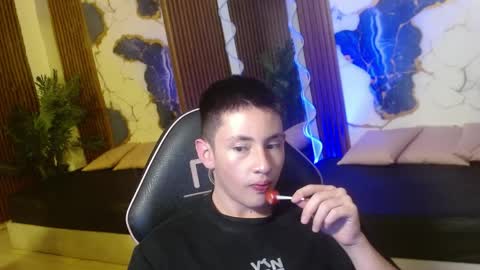 Snapshot of andres_tay chatting on 11, 4, 2026 andres_tay online show from 11, 4, 2026