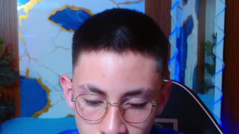 Snapshot of andres_tay chatting on 18, 4, 2026 andres_tay online show from 18, 4, 2026