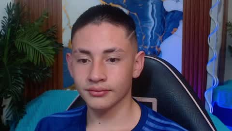 Snapshot of andres_tay chatting on 25, 4, 2026 andres_tay online show from 25, 4, 2026