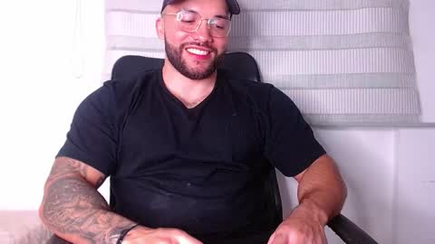 Snapshot of andrew_holden__ chatting on 16, 10, 2025 andrew_holden__ online show from 16, 10, 2025