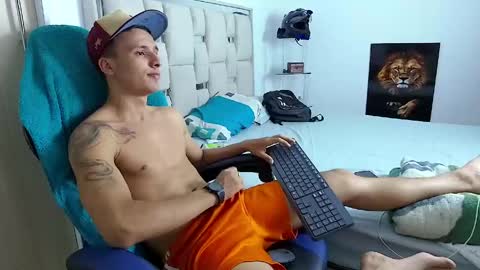 Snapshot of andrew_lover21 chatting on 6, 5, 2026 Andrew online show from 6, 5, 2026