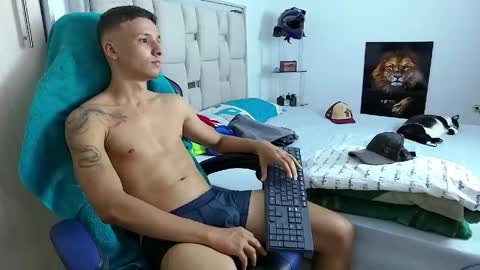 Snapshot of andrew_lover21 chatting on 5, 6, 2026 Andrew online show from 5, 6, 2026
