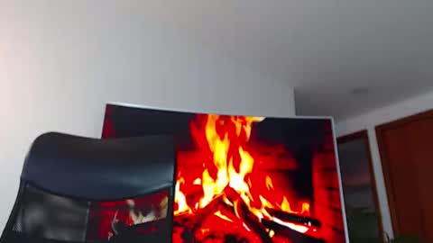 Snapshot of andrew_west_ chatting on 1, 1, 2025 ANDREW WEST online show from 1, 1, 2025