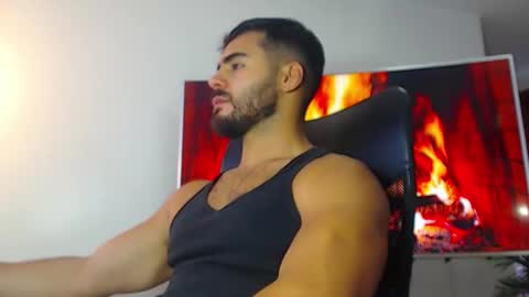 Snapshot of andrew_west_ chatting on 6, 1, 2025 ANDREW WEST online show from 6, 1, 2025