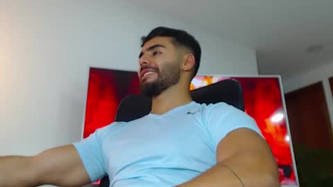 Snapshot of andrew_west_ chatting on 12, 1, 2025 ANDREW WEST online show from 12, 1, 2025