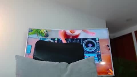 Snapshot of andrew_west_ chatting on 15, 1, 2025 ANDREW WEST online show from 15, 1, 2025