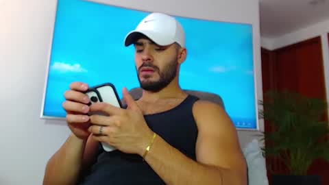 Snapshot of andrew_west_ chatting on 15, 1, 2025 ANDREW WEST online show from 15, 1, 2025