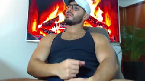 Snapshot of andrew_west_ chatting on 16, 1, 2025 ANDREW WEST online show from 16, 1, 2025