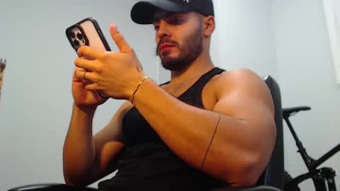 Snapshot of andrew_west_ chatting on 27, 1, 2025 ANDREW WEST online show from 27, 1, 2025