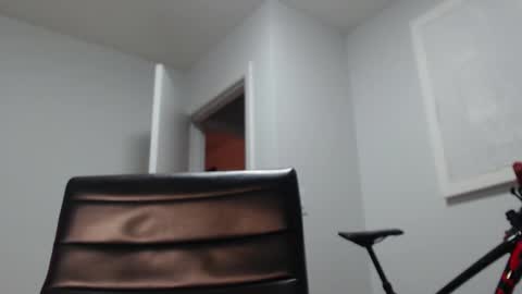 Snapshot of andrew_west_ chatting on 28, 1, 2025 ANDREW WEST online show from 28, 1, 2025