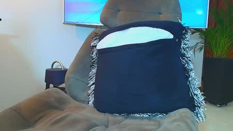 Snapshot of andrew_west_ chatting on 28, 2, 2025 ANDREW WEST online show from 28, 2, 2025