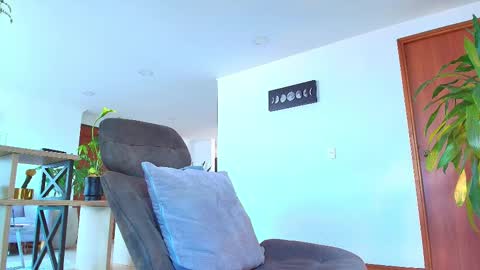 Snapshot of andrew_west_ chatting on 5, 10, 2025 ANDREW WEST online show from 5, 10, 2025