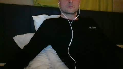 Snapshot of andreyandrey80 chatting on 9, 3, 2025 andreyandrey80 online show from 9, 3, 2025