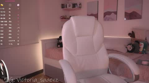 Victoria Senz  online show from 19, 12, 2025