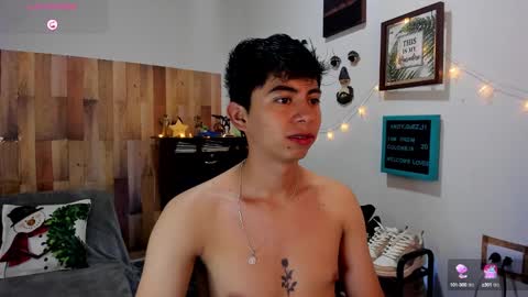 andy_guez_11 online show from 18, 12, 2024