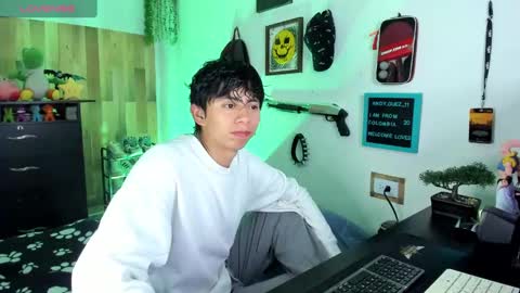 andy_guez_11 online show from 10, 2, 2025