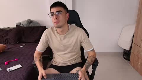 Snapshot of andy_shaaw chatting on 21, 2, 2025 Andres online show from 21, 2, 2025