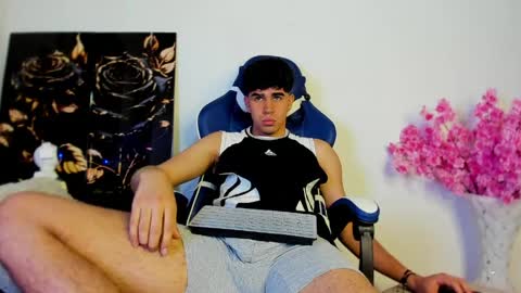 andy_wood1 online show from 11, 4, 2026