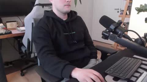 andycandy1994 online show from 27, 2, 2026