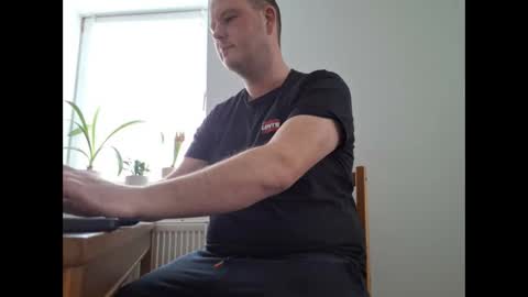 Snapshot of andypsilon88 chatting on 14, 2, 2025 ShortyfromS online show from 14, 2, 2025