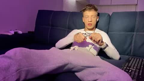 Snapshot of andytwinkkk chatting on 17, 11, 2025 AndyTwinkkk online show from 17, 11, 2025